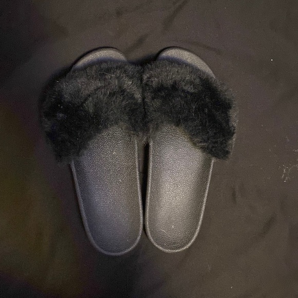 Shoes - Fuzzy slides
